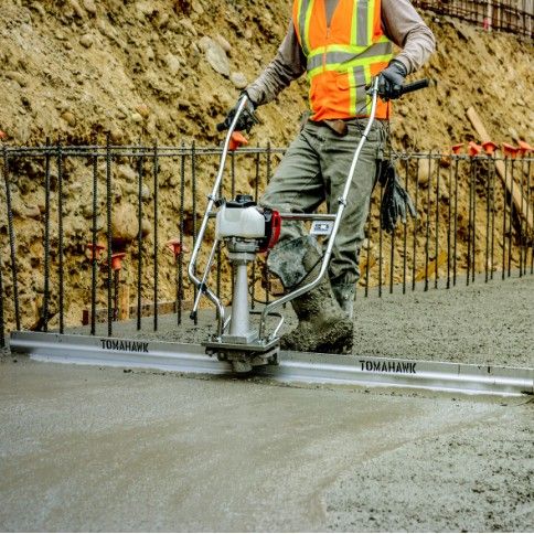 Tomahawk Power TSB16-P 16-foot screed board product and accessory view